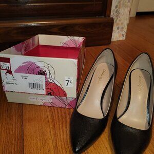 Amelia Grace Size 7.5 Black Block Heel Shoes